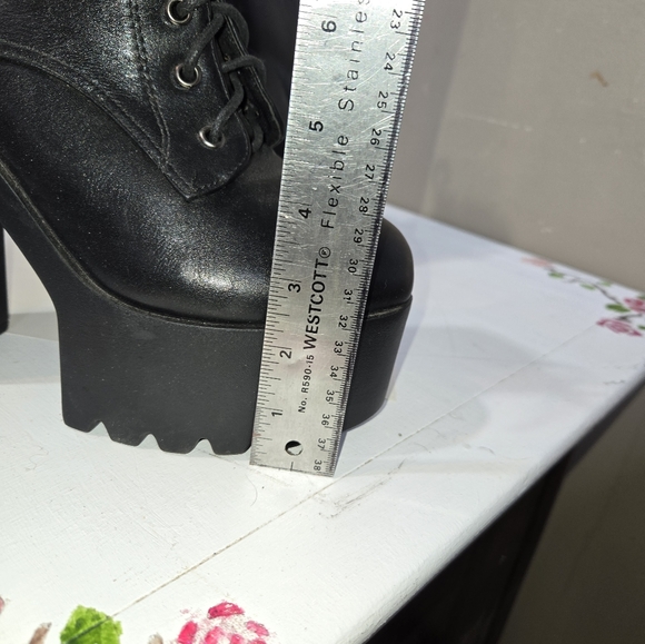 Platforms - Picture 4 of 5